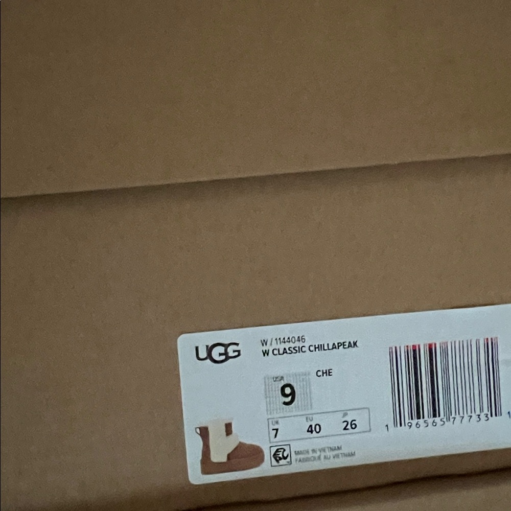 UGG® Classic Chillapeak Genuine Shearling
Trimmed Boot - Picture 15 of 16